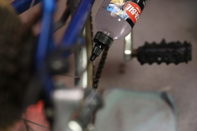 STA-BIL Sport Bike Chain Cleaner & Lubricant - Prevents Rust on Chains, Cables, and Derailleurs, Premium Lubricant, Easy to Apply, Preserves Bike